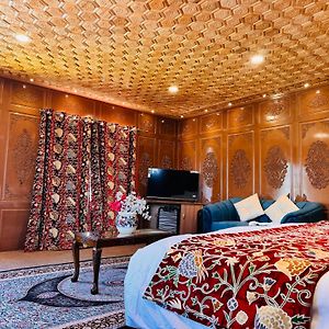 Shabnam Houseboats